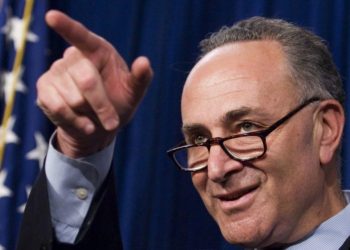 Influente senador democrata Chuck Schumer opõe-se ao acordo nuclear com o Irão