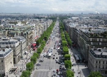 Paris vai ter um dia inteiro sem tráfego automóvel