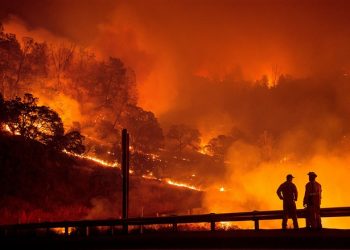 Incêndios na Califórnia mobilizam mais de 10.000 bombeiros