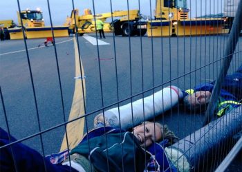 Protesto ambiental interrompe partidas em Heathrow