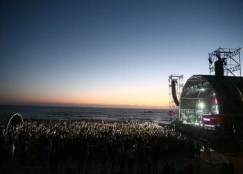 Câmara de Matosinhos assegura limpeza do lixo após festival na praia