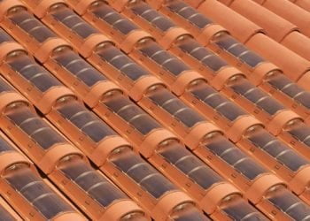 Empresas desenvolvem telha que substitui as placas solares