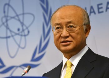 Teerão abre portas a base militar polémica e caminha para o fim das sanções