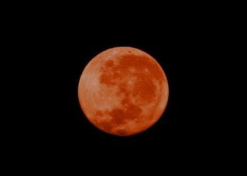 Eclipse total de uma Super Lua acontece Domingo. Próximo só volta a acontecer daqui a 18 anos.