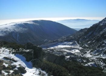 Neve regressou hoje à Serra da Estrela