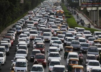 Nova Deli vai limitar uso do automóvel a partir de janeiro