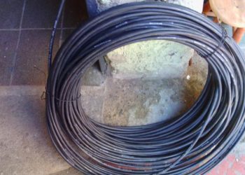 Cabos de fibra ótica entopem esgotos