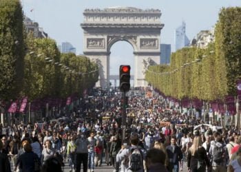 Champs Élysées sem carros um domingo por mês