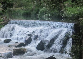 ETAR com água a mais faz descargas para rio