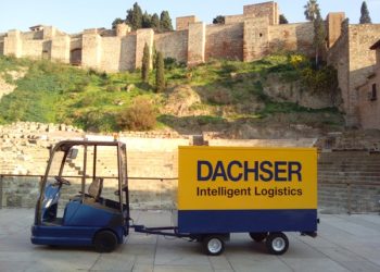 Azkar usa carro elétrico para distribuir encomendas em Málaga