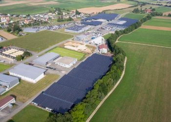 Suíça inaugura a maior central de energia solar sobre coberturas