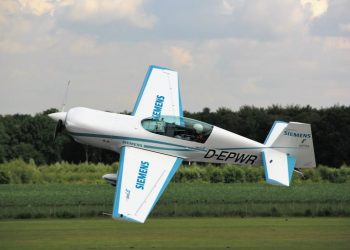 Avião com novo motor elétrico da Siemens completa primeiro voo