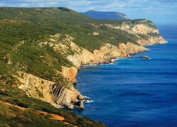 Ministro do Ambiente admite alterar algumas regras de uso no parque marinho da Arrábida