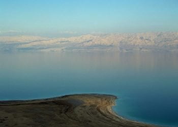 Trinta nadadores em defesa do mar Morto