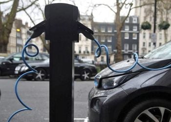 Venderam-se dois carros eléctricos por dia no ano passado