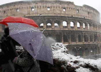 Neve dificulta acesso a zonas atingidas por novos sismos em Itália
