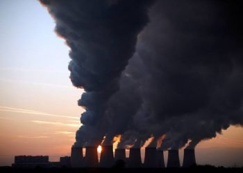 Nuvem tóxica obriga a fechar 170 escolas do concelho de Setúbal