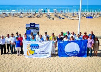Albufeira hasteou Bandeiras Azuis  e de Praias Acessíveis