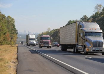 Eficiência dos camiões que circulam na Europa estagnada há 20 anos