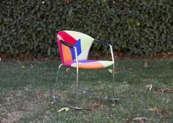 Mobiliário em desuso transformado em mobiliário artístico por alunos da ESAD