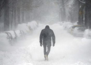 Nevão em Erie bate recorde na Pensilvânia com cerca de 165 centímetros