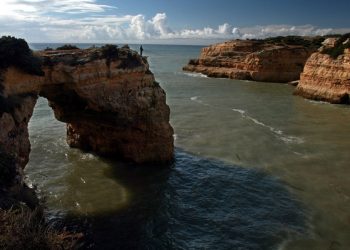 Autoridade Marítima alerta para possíveis derrocadas de arribas, em especial no Algarve