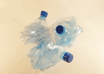 Mais de 40 empresas britânicas comprometem-se a reduzir consumo de plástico