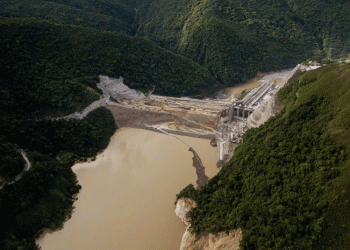 Possível desmoronamento de barragem obriga a retirada de mais de 25 mil pessoas na Colômbia