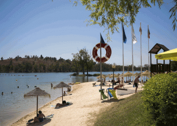 Praia da Albufeira da Tapada Grande volta a hastear Bandeira Azul