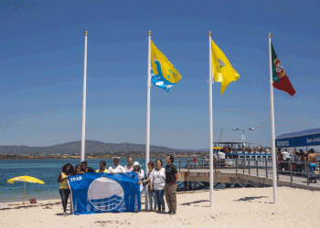 Hasteadas bandeiras azuis em todas as praias de Olhão