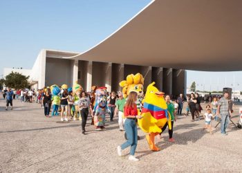 Vulcano participa com “Patim” na Parada das Mascotes em apoio à Fundação do Gil