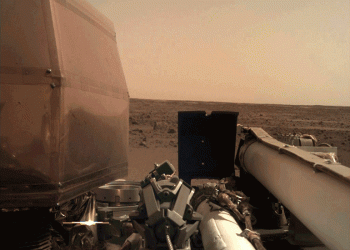 Sonda da NASA aterra com sucesso em Marte e painéis solares já funcionam