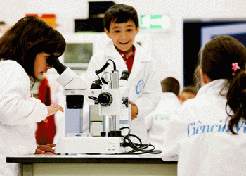 Escolas unem-se a centros de investigação científica para melhorar o ensino das ciências