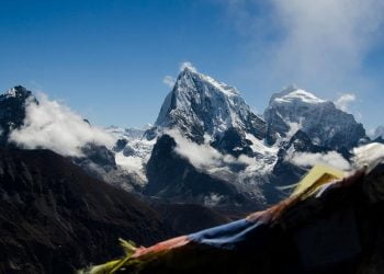 China limita número de alpinistas autorizados a escalar o Everest