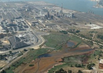 Grupo de moradores recolhe provas de poluição em Paio Pires no Seixal