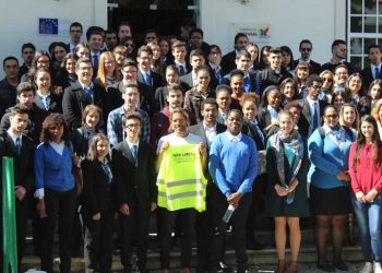 “Não Lixes”: Movimento cívico ambientalista toma conta da Escola de Hotelaria e Turismo de Coimbra