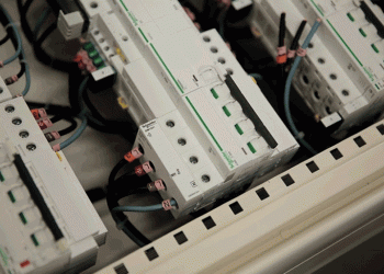 Schneider Electric conclui que rede elétrica do futuro vai permitir uma produção e um consumo de energia mais independentes