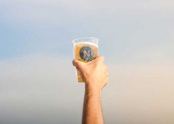 Nortada troca cervejas industriais por finos para assinalar o Dia da Reciclagem