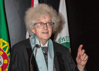 Universidade NOVA de Lisboa distingue o “Pai” da Química Verde com o título Doutor Honoris Causa