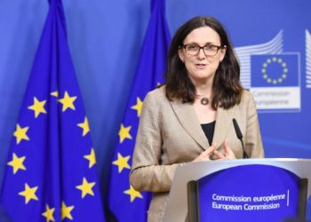 UE pressiona Brasil a combater desflorestação da Amazónia mas rejeita boicotar importações