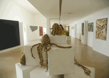 Arte feita de beatas de cigarro para ver no Politécnico de Setúbal