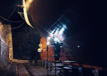 Navio-escola Sagres está a ser equipado para estudar eletricidade atmosférica e alterações climáticas