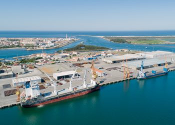 Areias do Porto de Aveiro reforçam cordão litoral a sul da Costa Nova