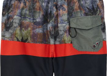 Calções da Deeply equivalem a 10 garrafas de plástico retiradas do mar