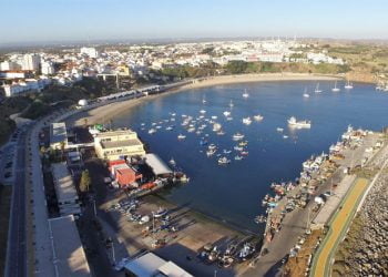 Docapesca adjudicou trabalhos de limpeza dos fundos do porto de pesca de Sines