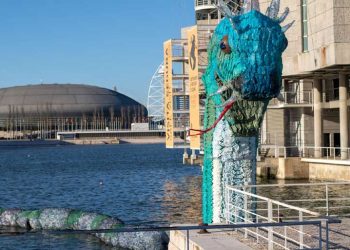 12 toneladas de plástico deram origem ao “Monstro Marinho” junto ao Oceanário de Lisboa
