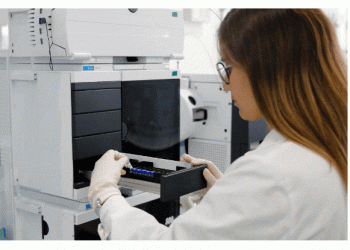 Laboratório de Biologia Molecular faz pesquisa e quantificação da Covid-19 em águas residuais, ar e superfícies