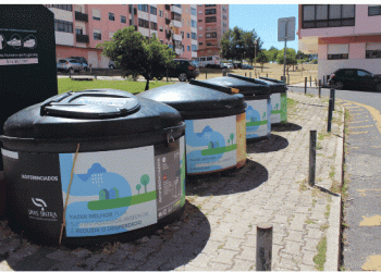 SMAS de Sintra renovam revestimento de contentores em São Marcos e no Casal do Cotão