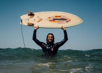 Surfista Miguel Blanco alerta para a importância da saúde dos oceanos em tempos de pandemia