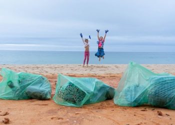 Vale do Lobo promove ação de limpeza de praia este sábado